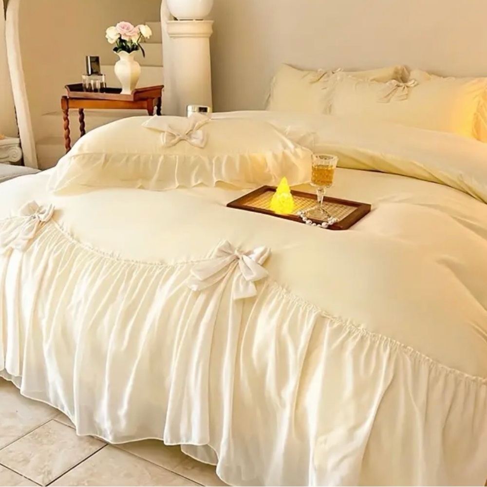 Elegant Cream Pastel Yellow Ruffled Full/Queen Bedding Set with Decorative Bows